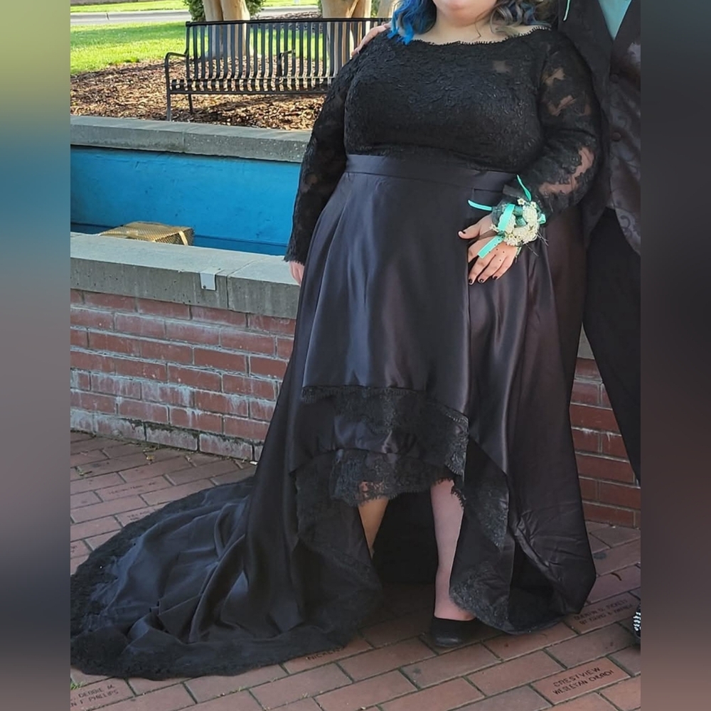 28w Hebeos Prom Dress Worn Once - Picture 3 of 13